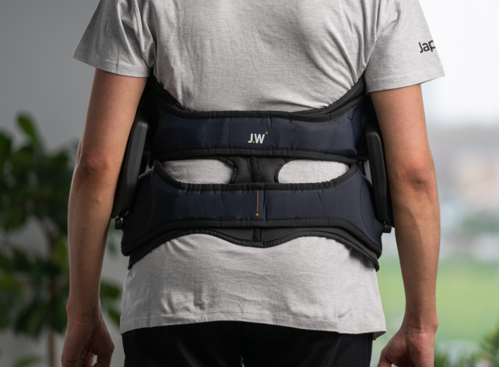 Die Technologie von Japet lindert Schmerzen im unteren Rücken.